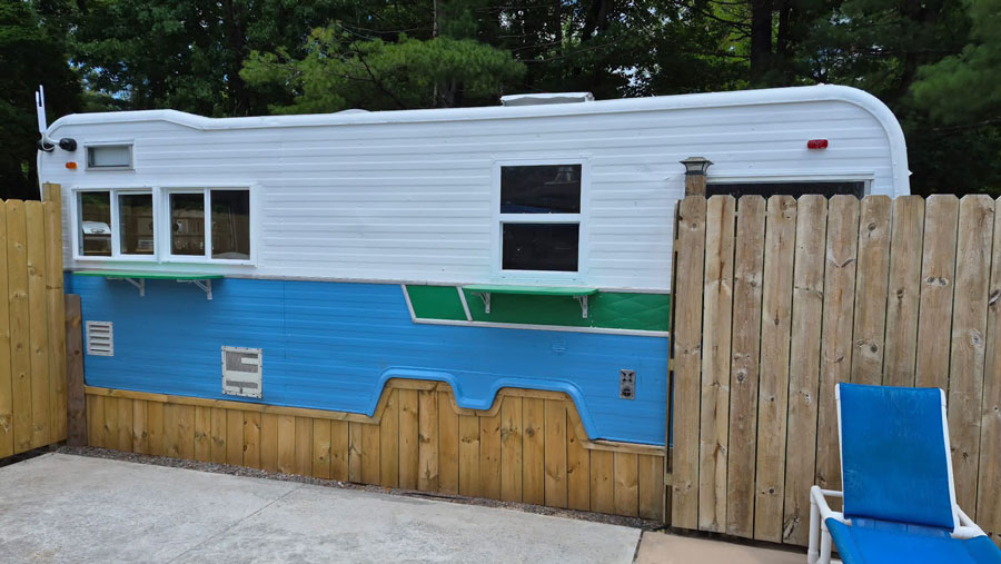 Pineland Camping Park Roxie's Refreshers serving lemonade and dirty soda